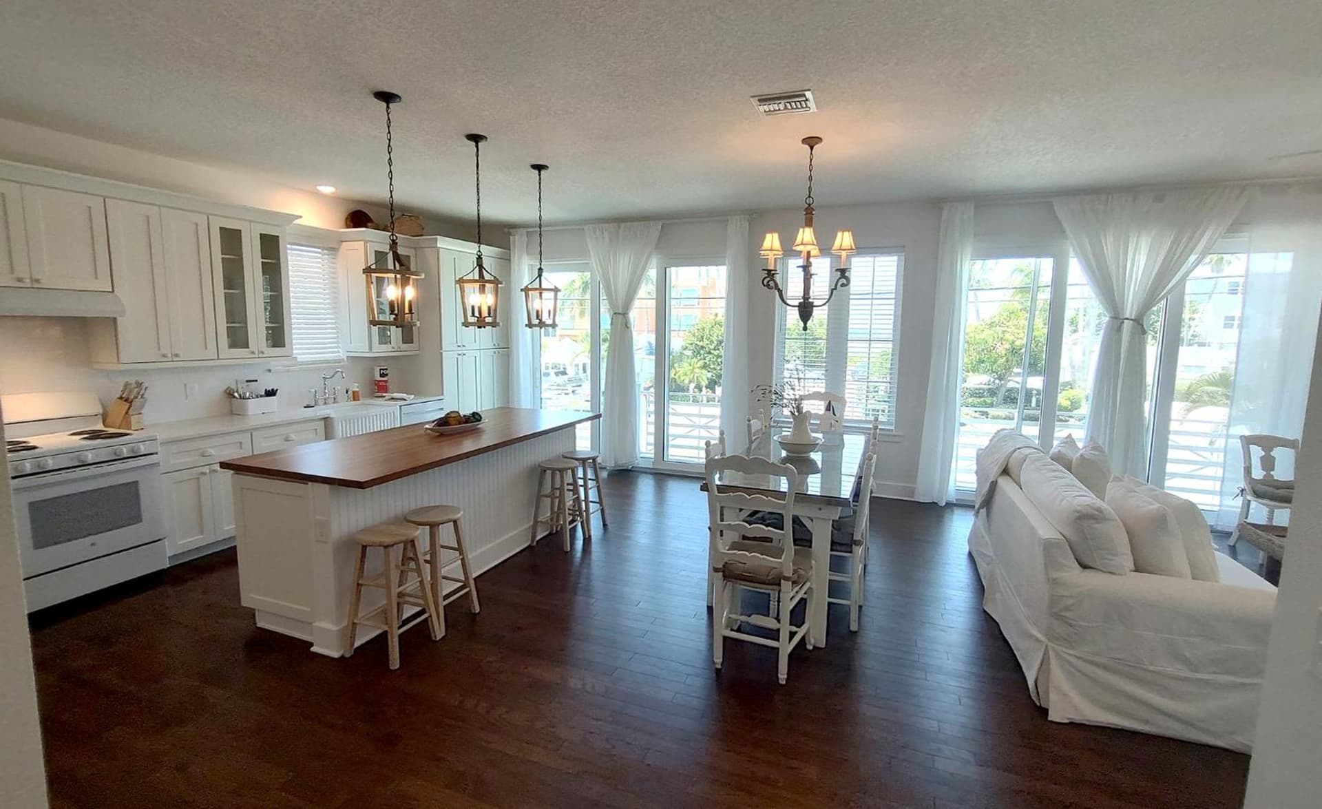 Bungalow Beach Resort property views in Bradenton Beach, FL — gallery photo 3
