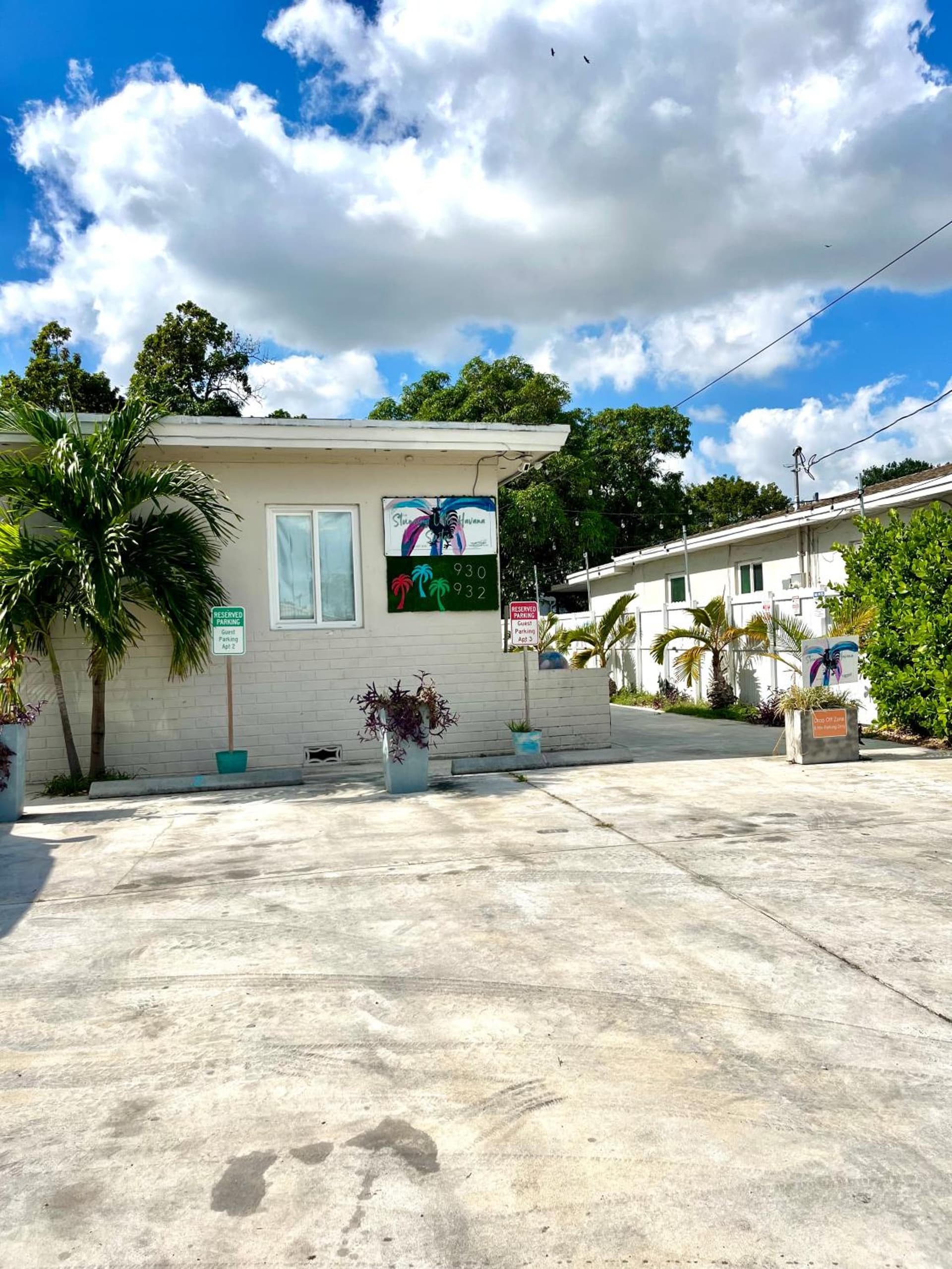 Stunning Little Havana Close to Airport, Calle Ocho, Brickell, Cruises,Wynwood and the Beaches - Free Parking featured exterior or lobby in Miami, FL — similar hotel