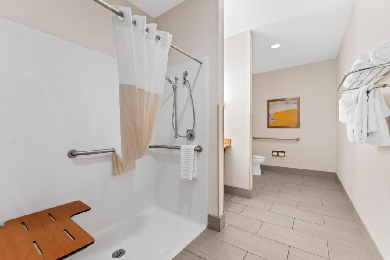 Comfort Suites Augusta Riverwatch gallery photo in Augusta, GA — image 48