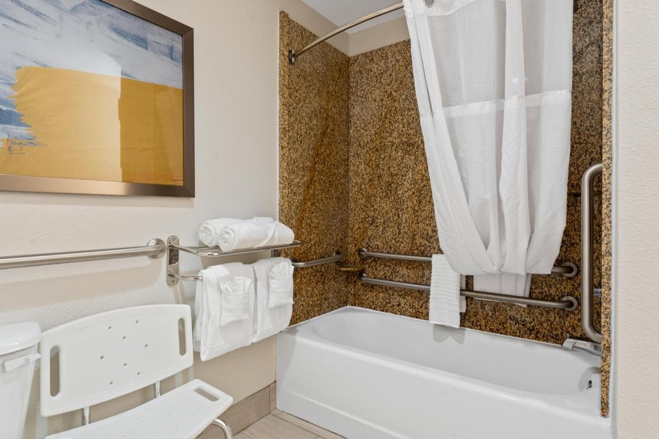 Comfort Suites Augusta Riverwatch gallery photo in Augusta, GA — image 8