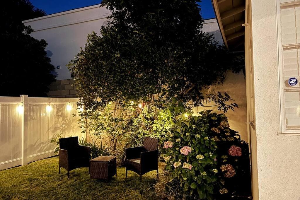 Close to Universal Studios, prime location featured exterior or lobby in Sherman Oaks — similar hotel