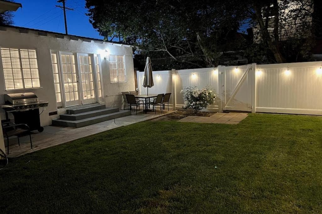 Close to Universal Studios, prime location interior in Sherman Oaks — gallery photo 2