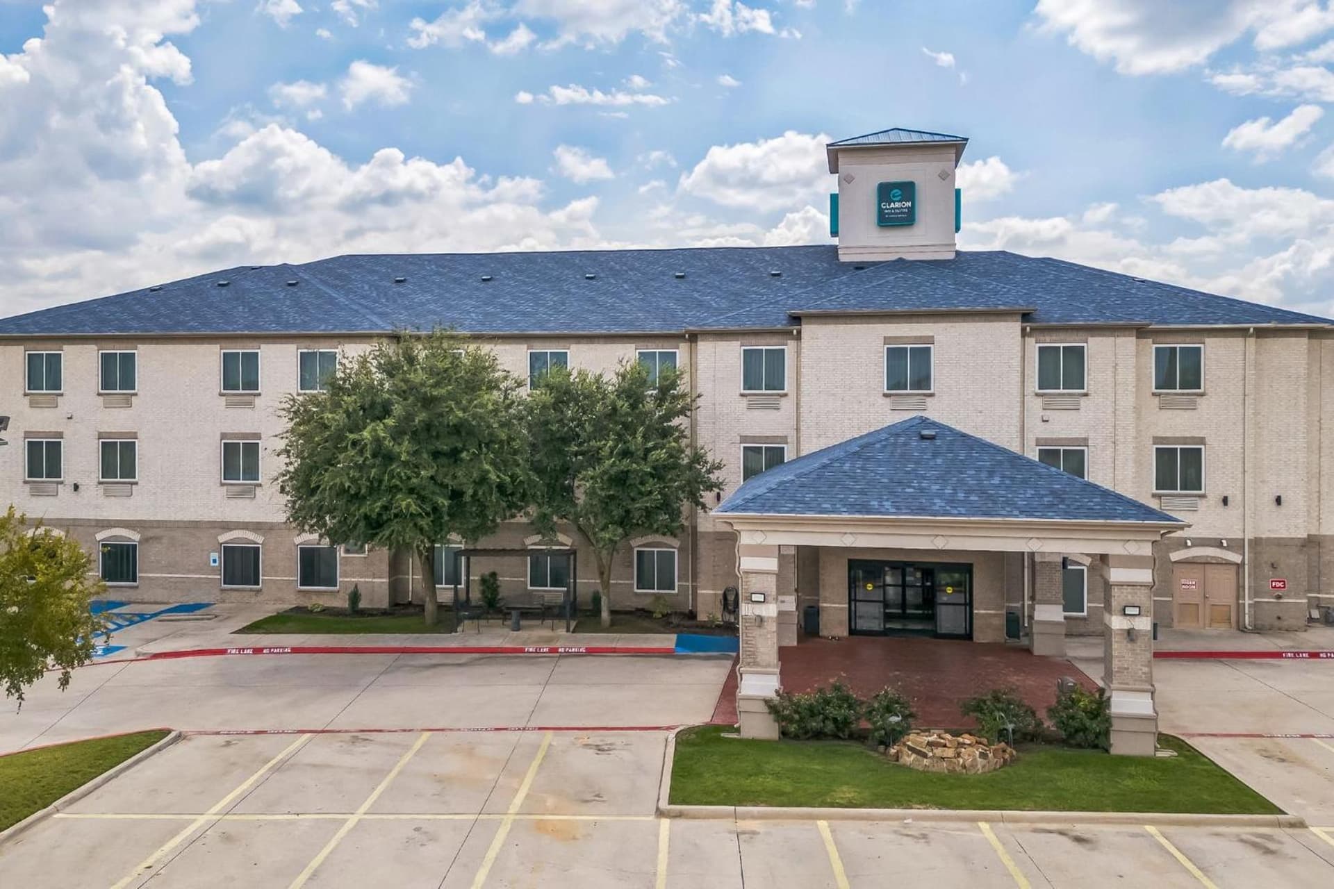 Clarion Inn & Suites Weatherford South featured exterior or lobby in Weatherford, TX — similar hotel