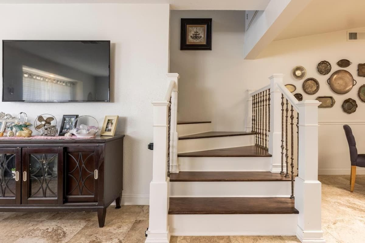 Contemporary Country Charm Suite interior in Moorpark, CA — gallery photo 2