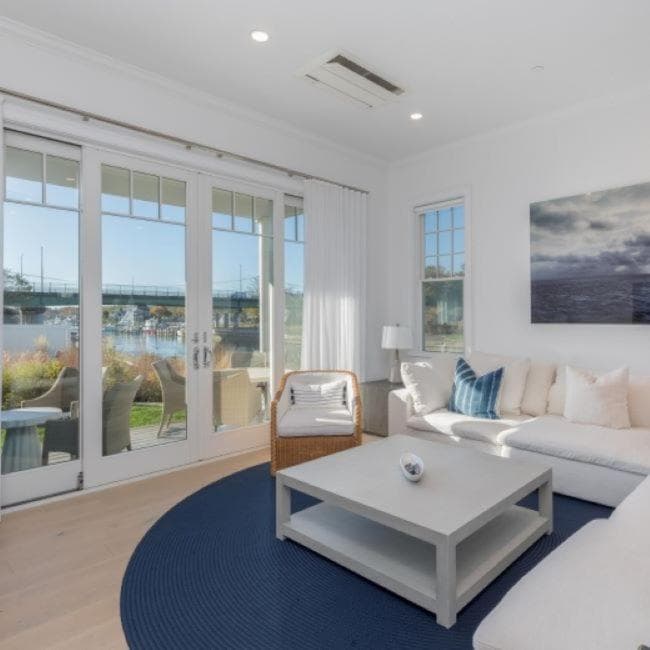 Canoe Place Waterfront Residences — hotel in Hampton Bays, New York