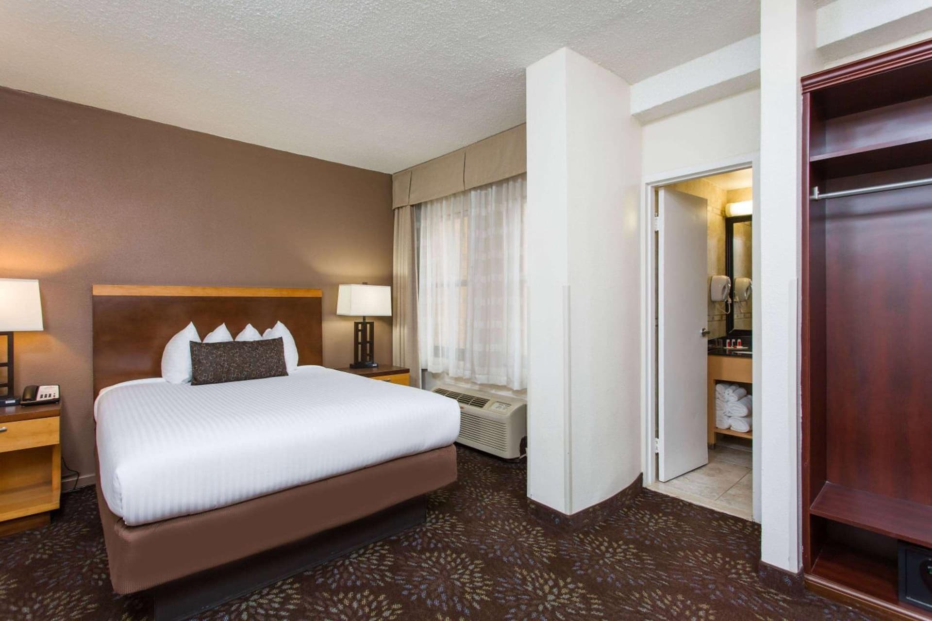 Days Inn by Wyndham Washington DC/Connecticut Avenue gallery photo in Washington, DC — image 13