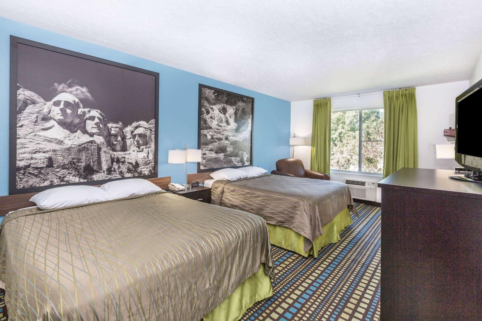 Super 8 by Wyndham North Sioux City interior in North Sioux City, SD — gallery photo 2