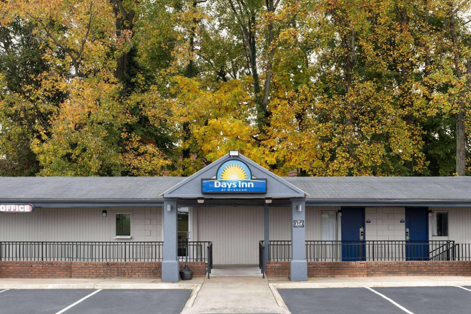 Days Inn by Wyndham Salisbury, NC interior in Salisbury, NC — gallery photo 2