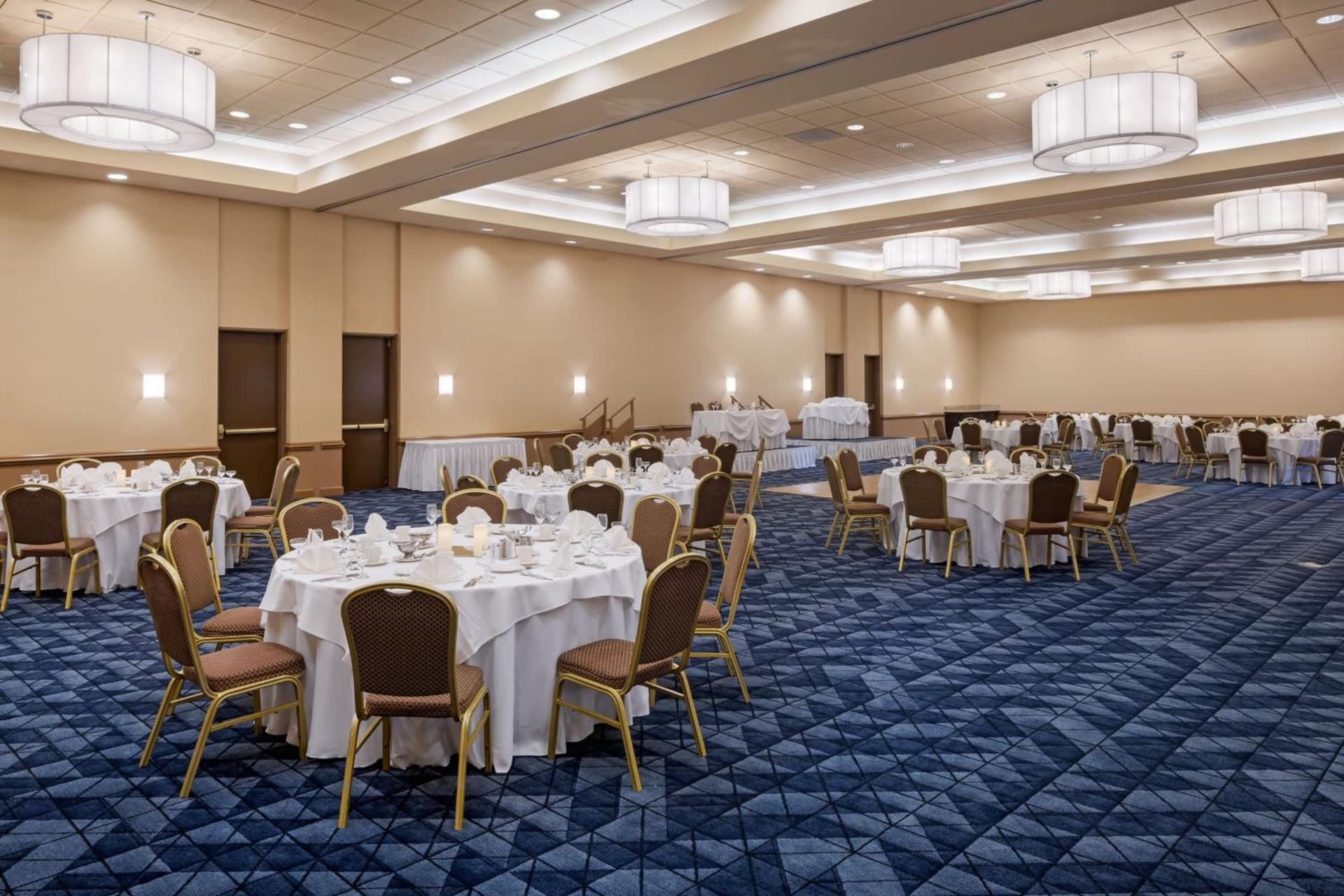 Courtyard by Marriott Baldwin Park gallery photo in Baldwin Park, CA — image 8