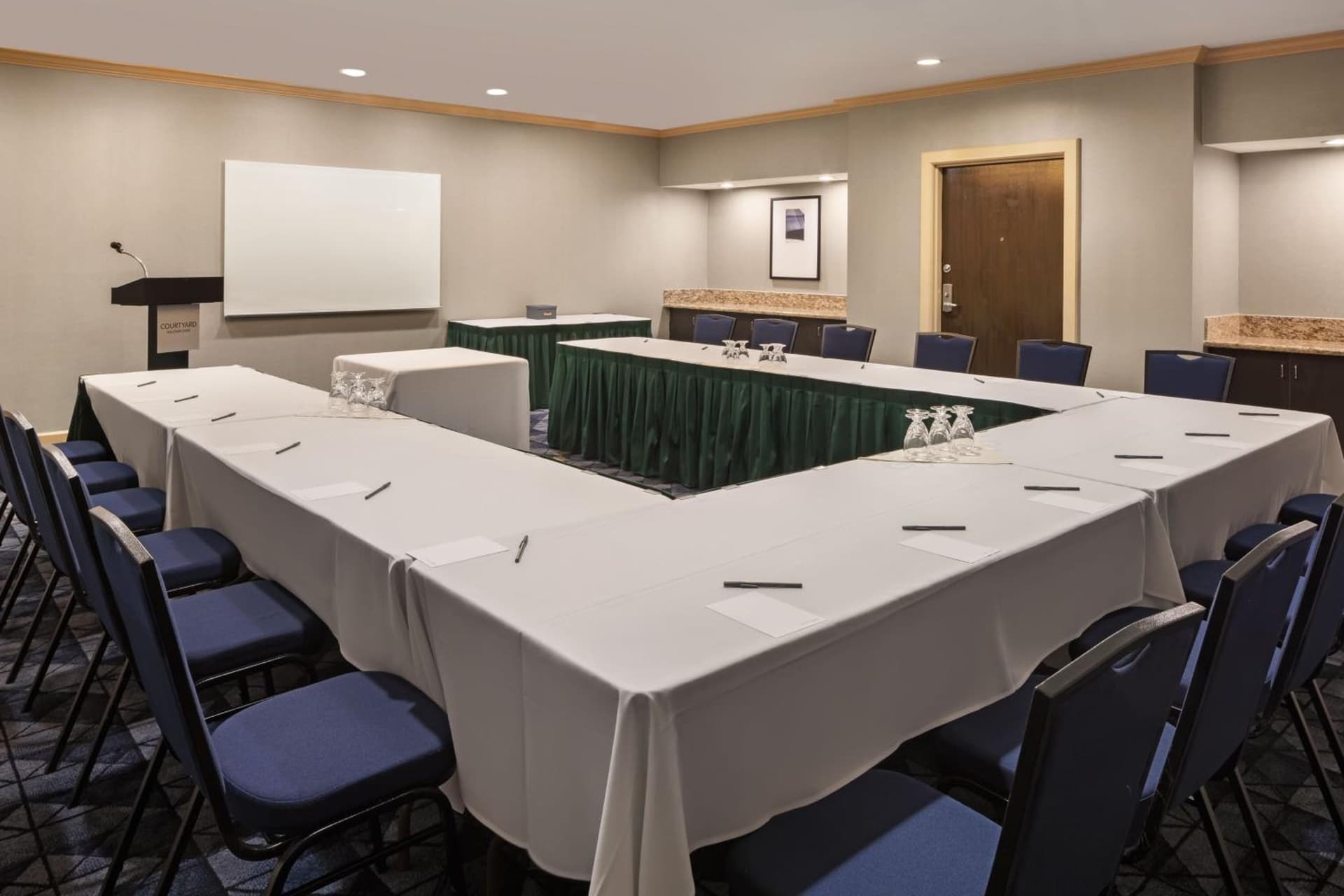 Courtyard by Marriott Baldwin Park gallery photo in Baldwin Park, CA — image 7