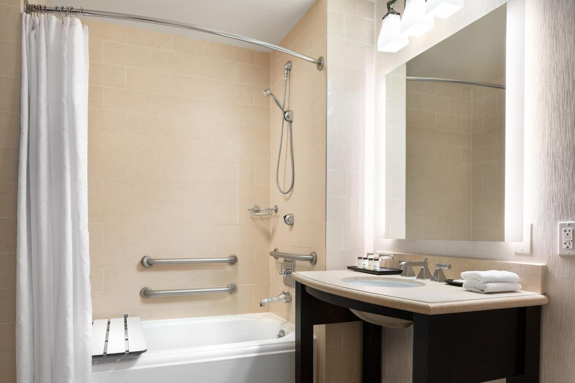 Sheraton Garden Grove-Anaheim South interior in Anaheim, CA — gallery photo 2
