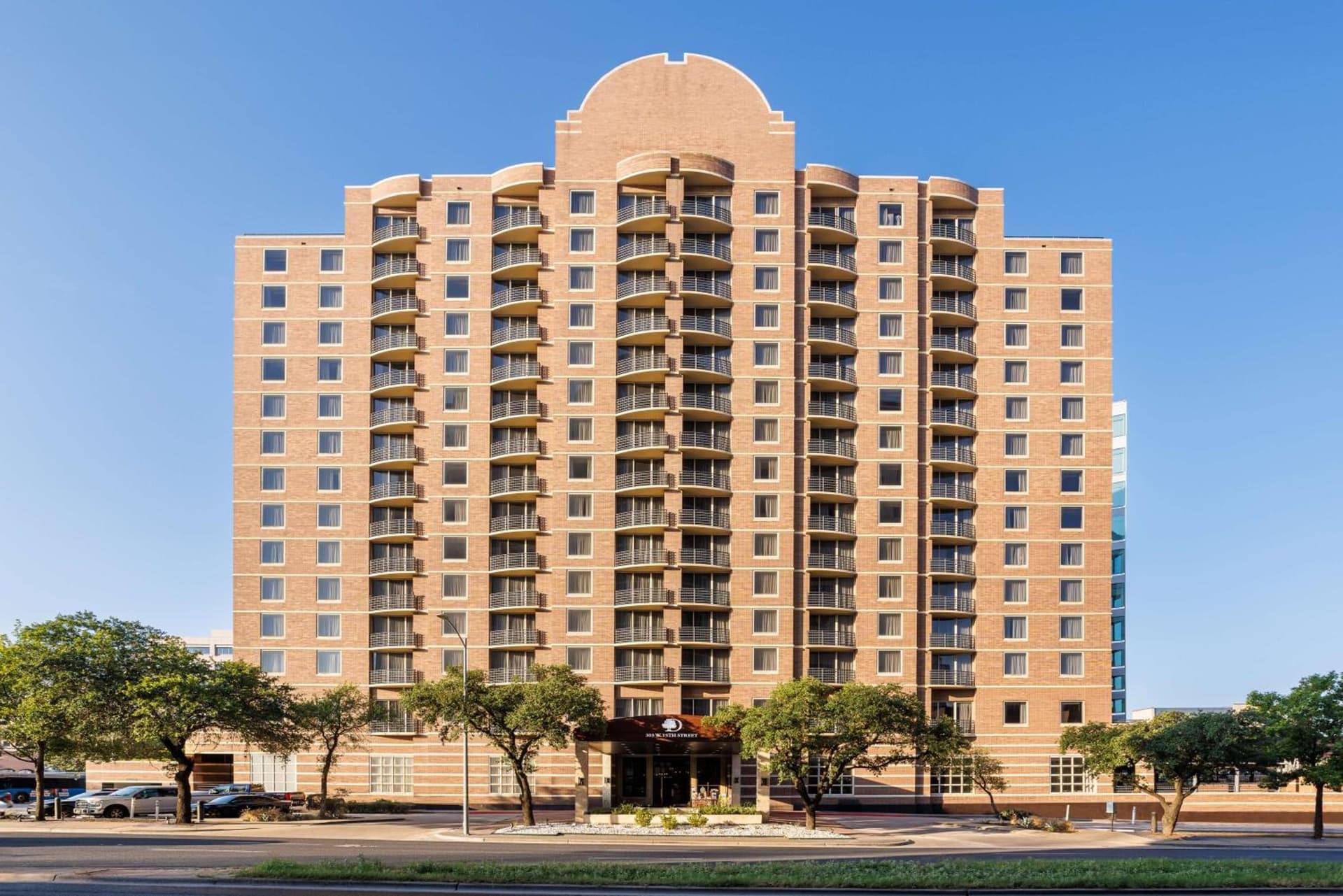 DoubleTree Suites by Hilton Austin Downtown Capitol interior in Austin, TX — gallery photo 2
