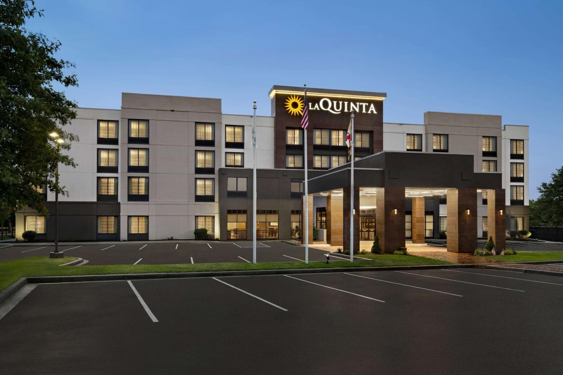 La Quinta by Wyndham Newark - Elkton interior in Elkton, MD — gallery photo 2