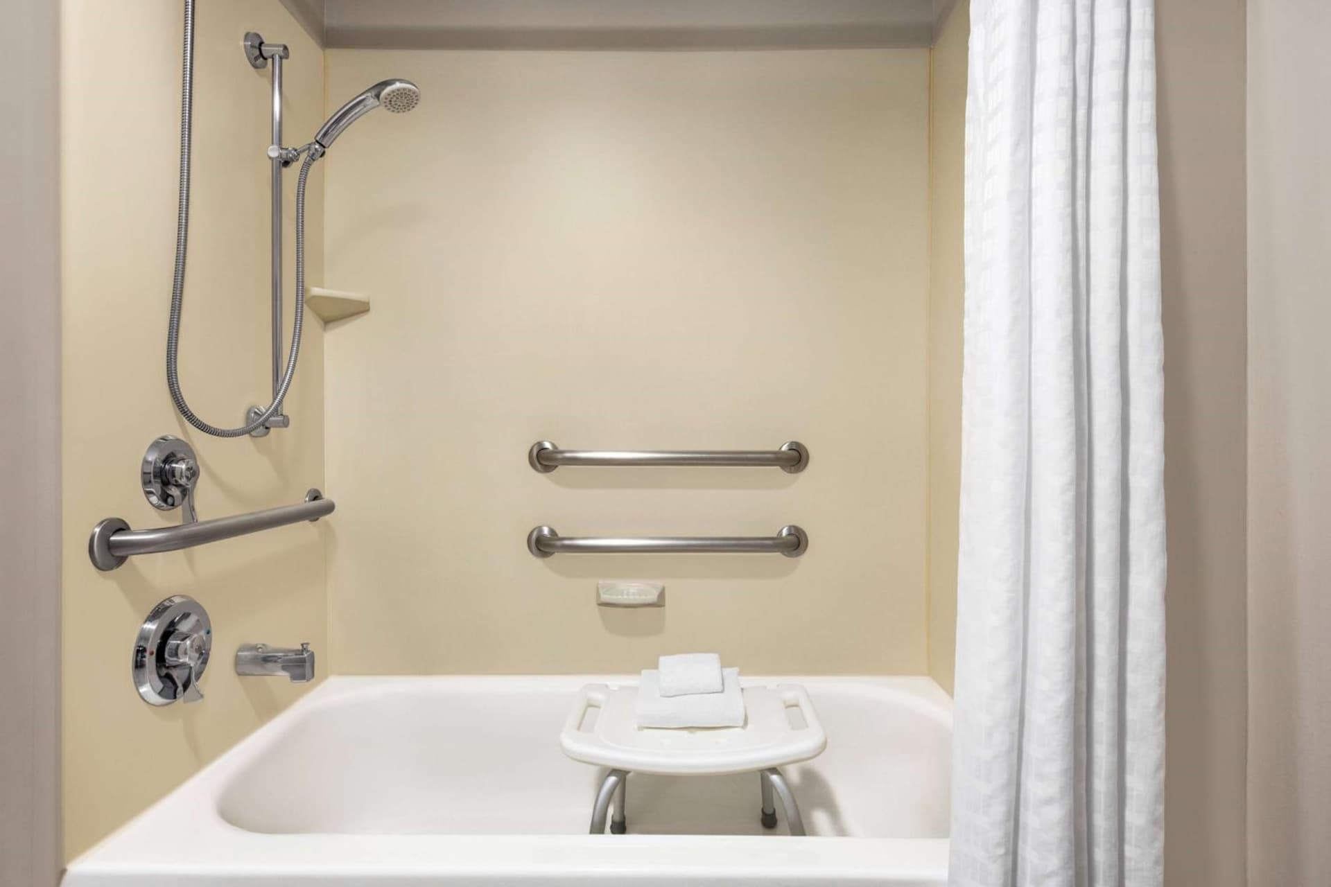 La Quinta by Wyndham Newark - Elkton gallery photo in Elkton, MD — image 10