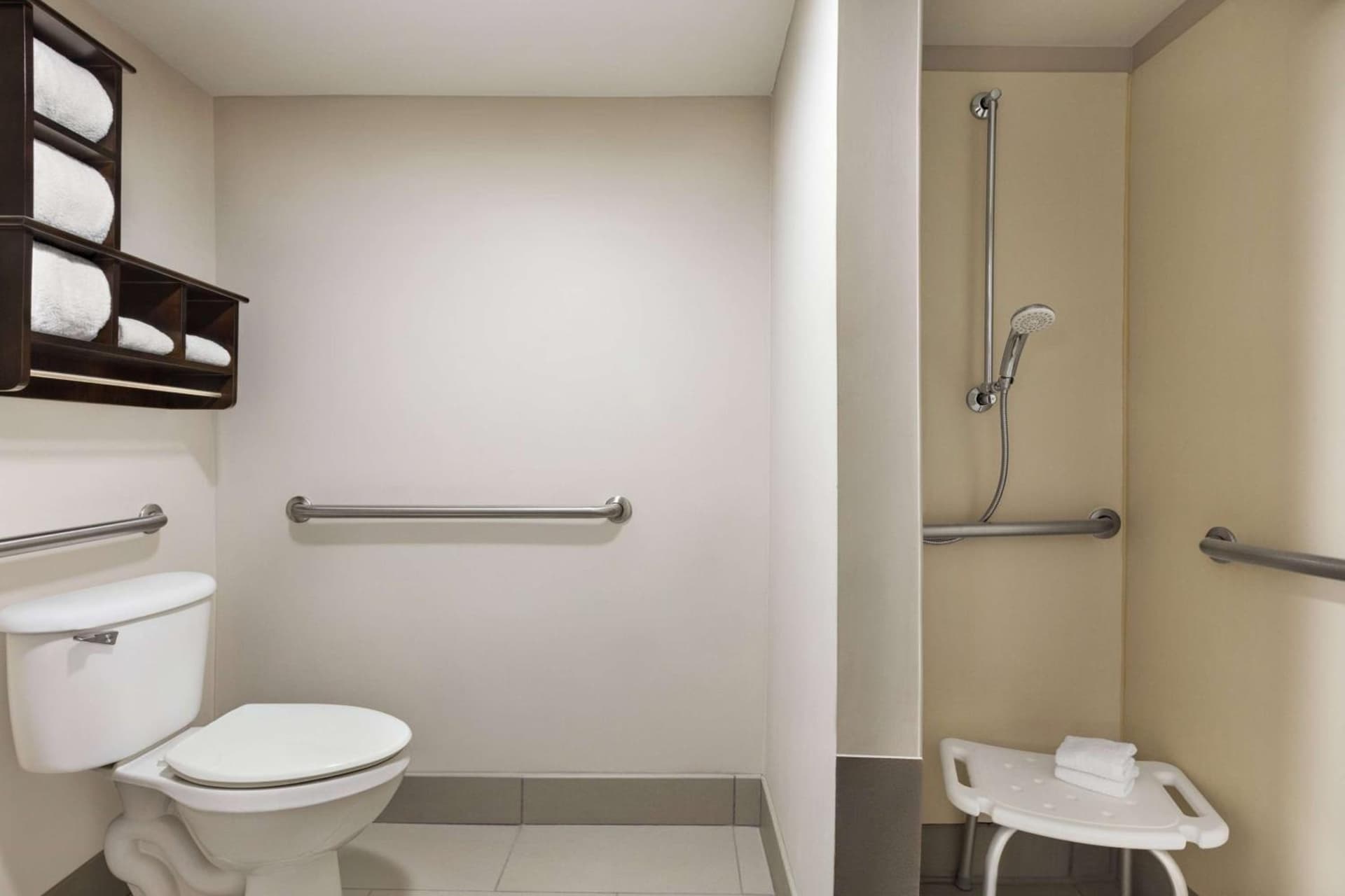 La Quinta by Wyndham Newark - Elkton gallery photo in Elkton, MD — image 11