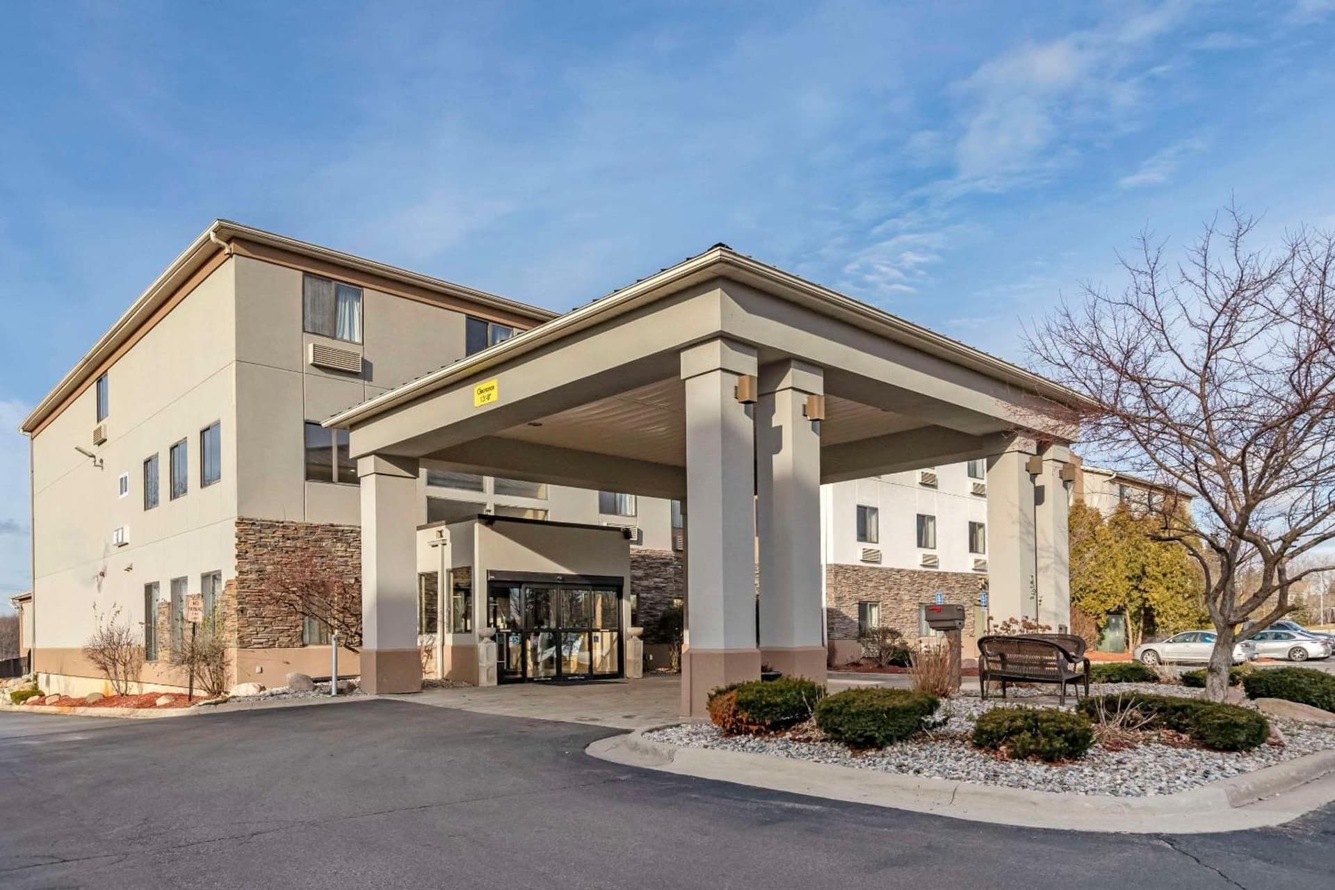 Comfort Suites Auburn Hills-Detroit interior in Auburn Hills, MI — gallery photo 2