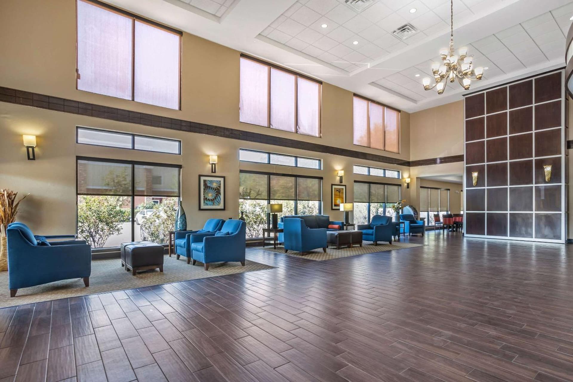 Comfort Suites Old Town Spring interior in Spring, TX — gallery photo 2