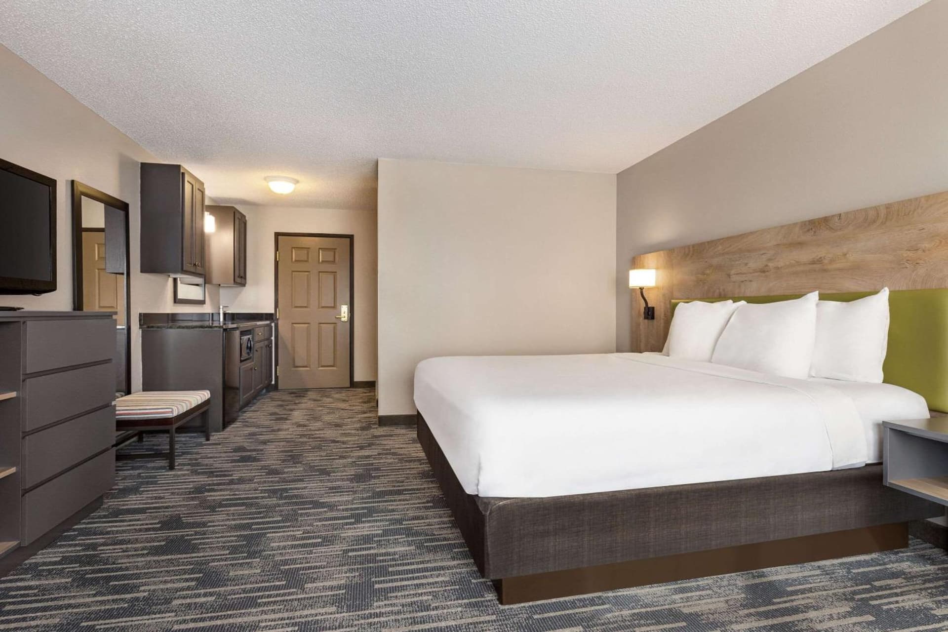 Country Inn & Suites by Radisson, St Cloud East, MN gallery photo in Saint Cloud, MN — image 31