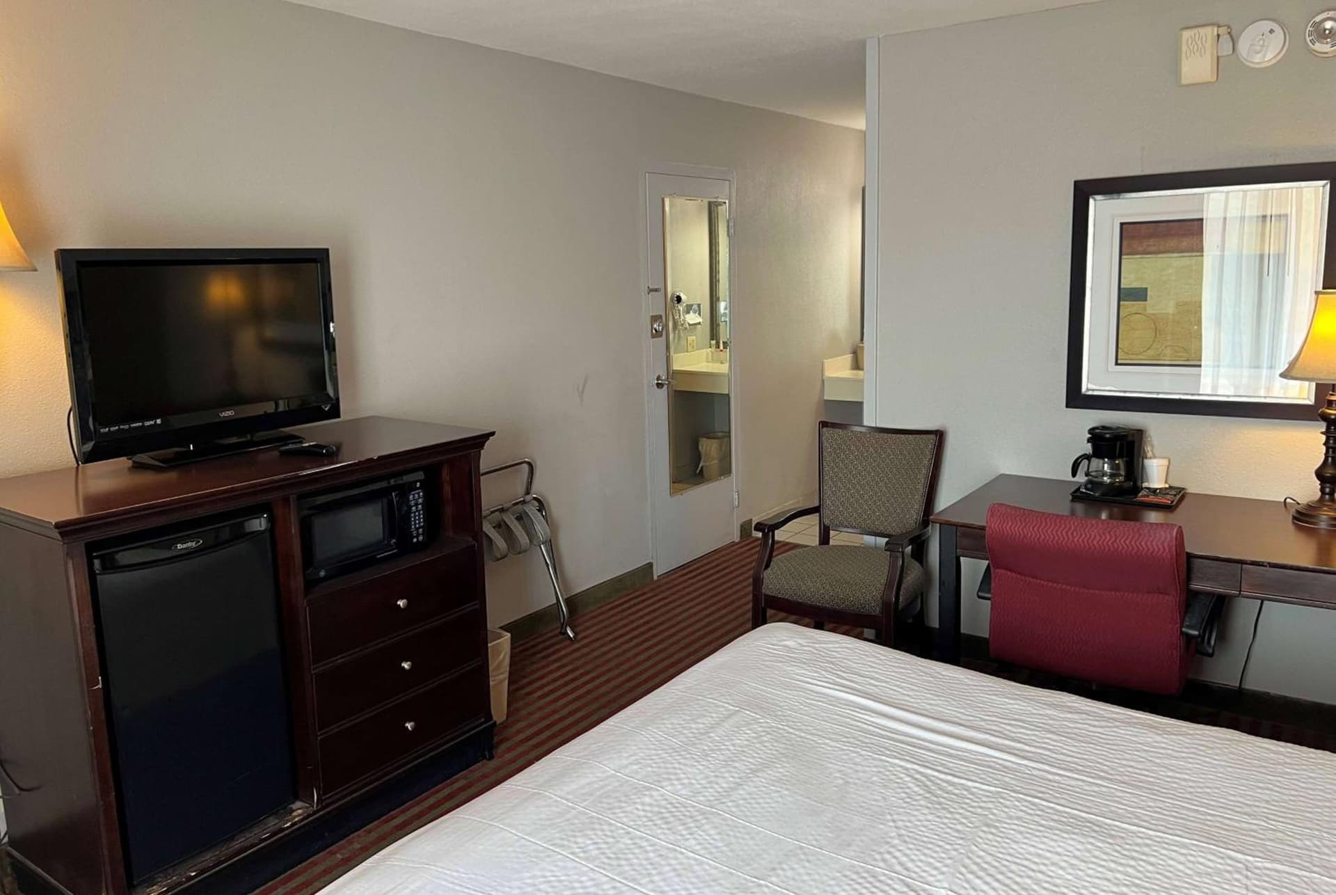 Days Inn by Wyndham Pittsburg KS property views in Pittsburg, KS — gallery photo 3