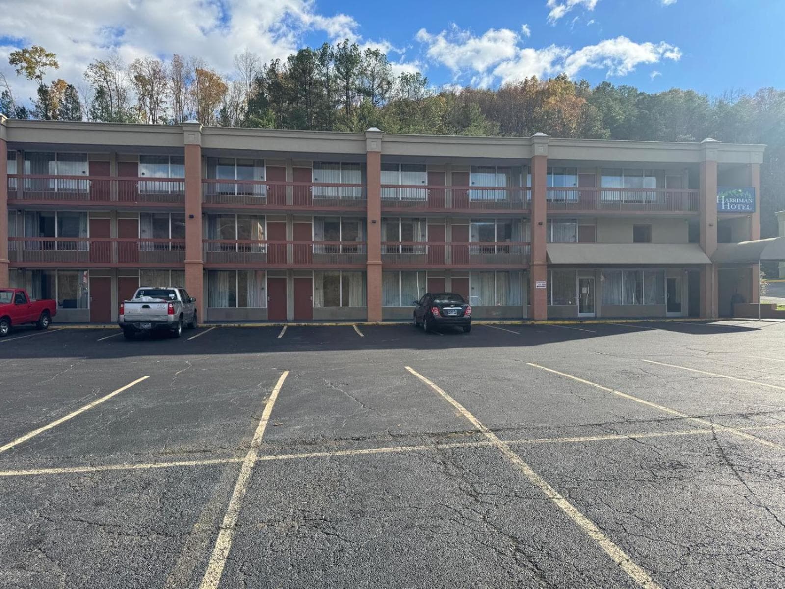 OYO Hotel Harriman near I-40 interior in Harriman, TN — gallery photo 2