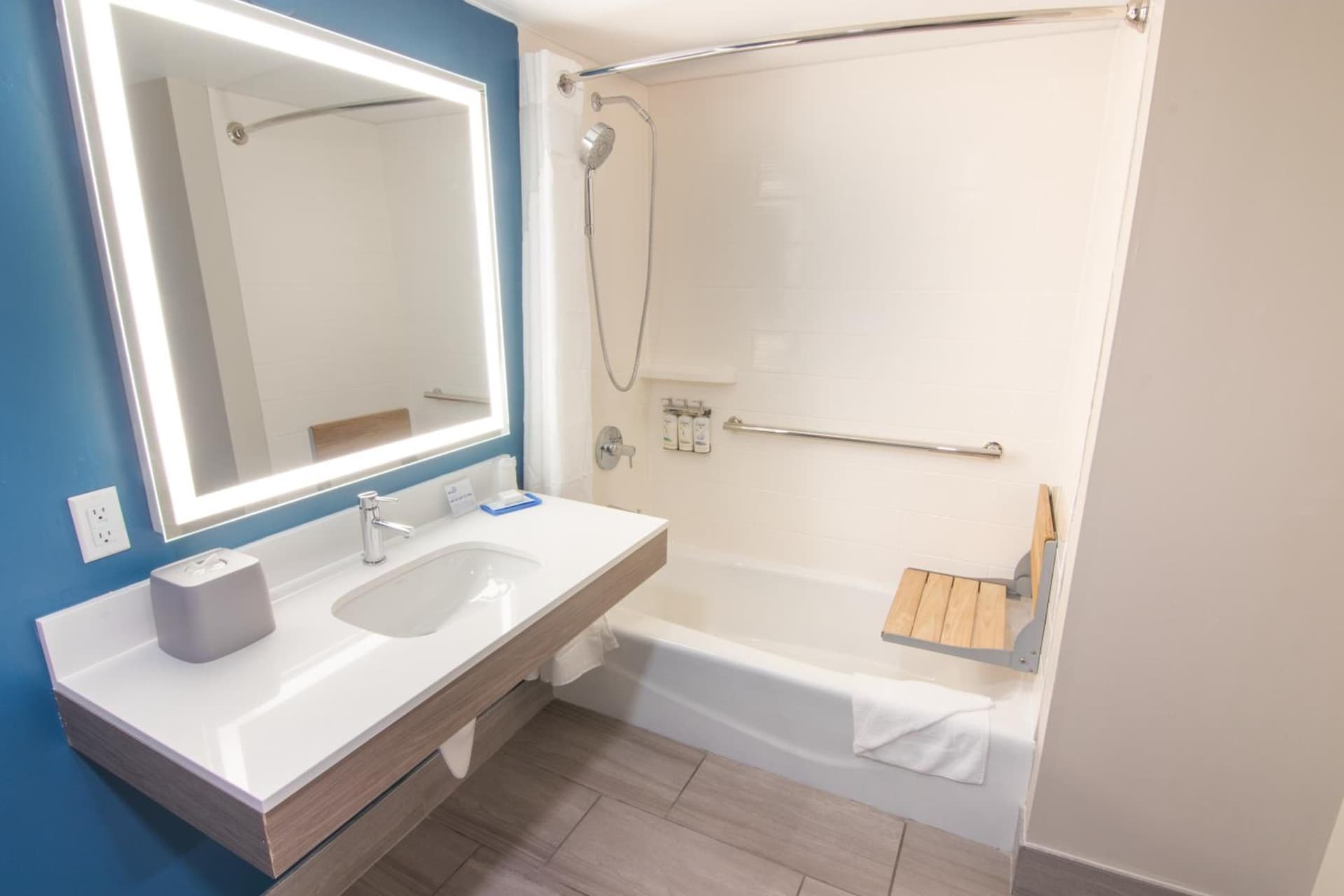 Holiday Inn Express and Suites Fort Lauderdale Airport West by IHG gallery photo in Davie, FL — image 42