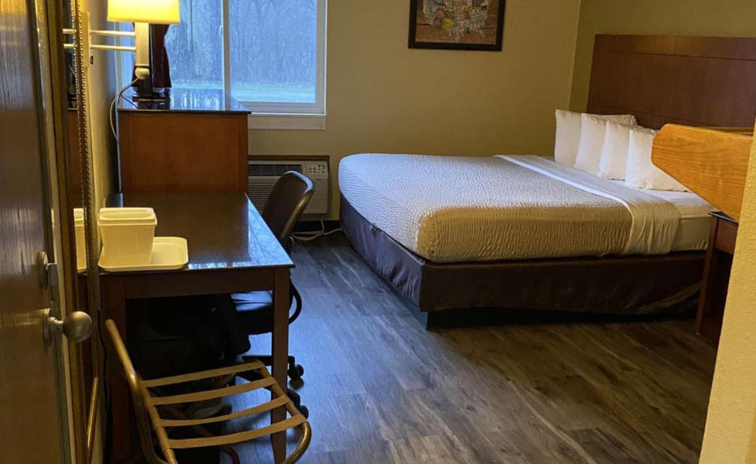 Coratel Inn and Suites By Jasper River Falls gallery photo in River Falls, WI — image 9