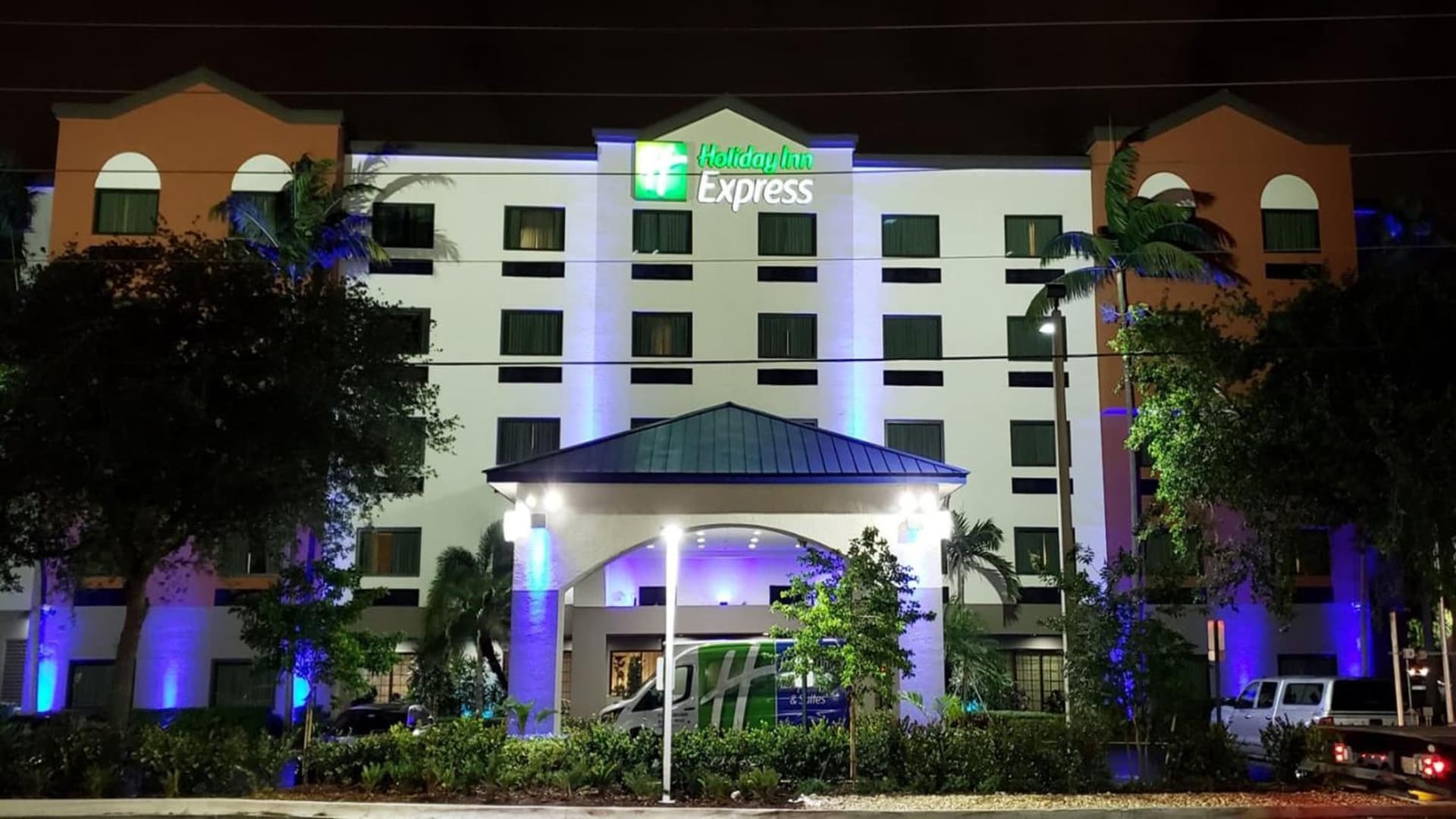 Holiday Inn Express and Suites Fort Lauderdale Airport West by IHG property views in Davie, FL — gallery photo 3