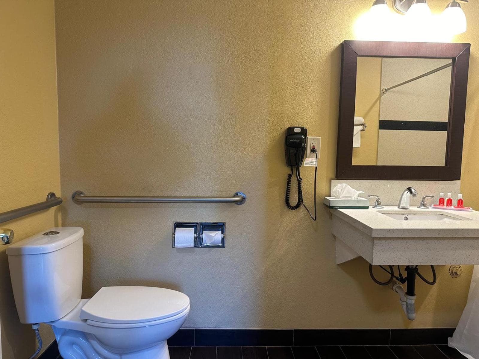 Hotel Avenida - Oceanside Camp Pendleton gallery photo in Oceanside, CA — image 28