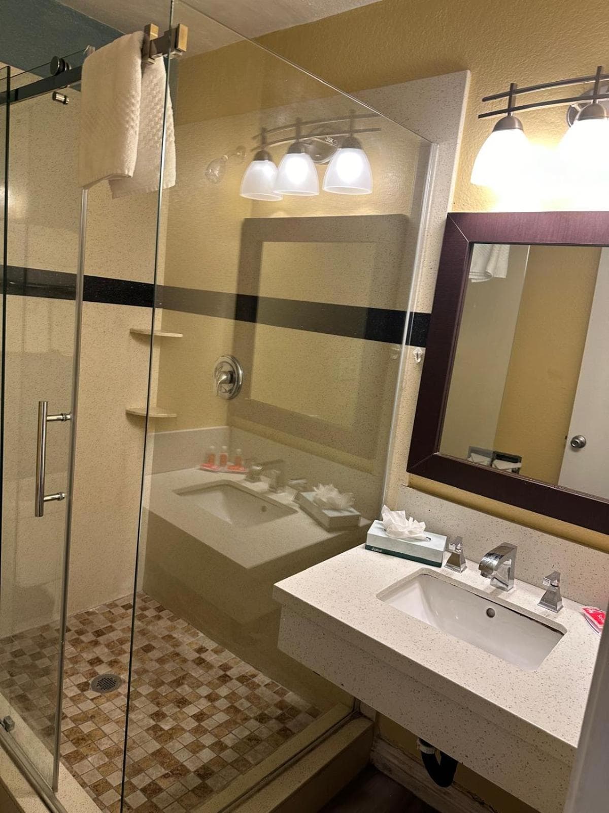Hotel Avenida - Oceanside Camp Pendleton gallery photo in Oceanside, CA — image 35