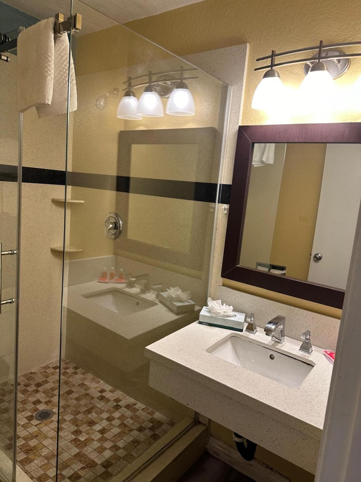 Hotel Avenida - Oceanside Camp Pendleton gallery photo in Oceanside, CA — image 23