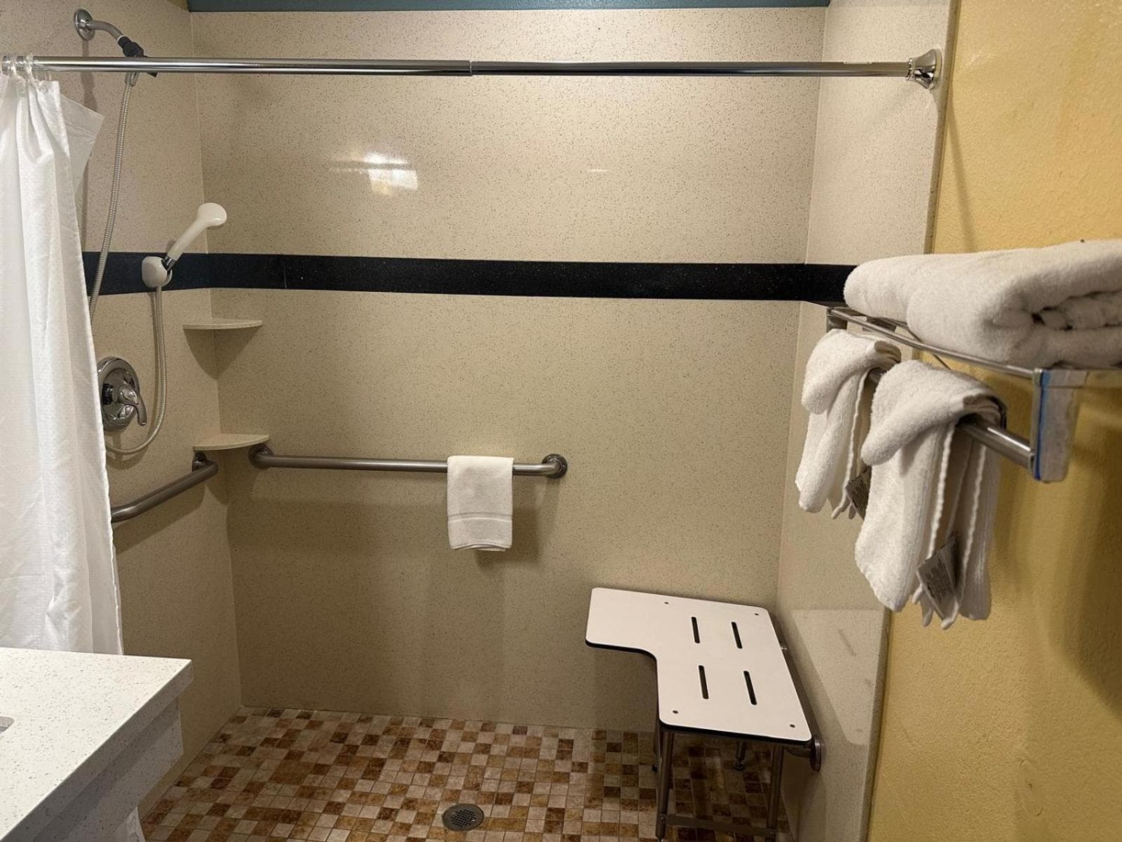 Hotel Avenida - Oceanside Camp Pendleton gallery photo in Oceanside, CA — image 7