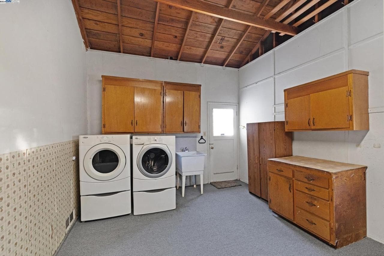 RoomL gallery photo in Hayward, CA — image 10