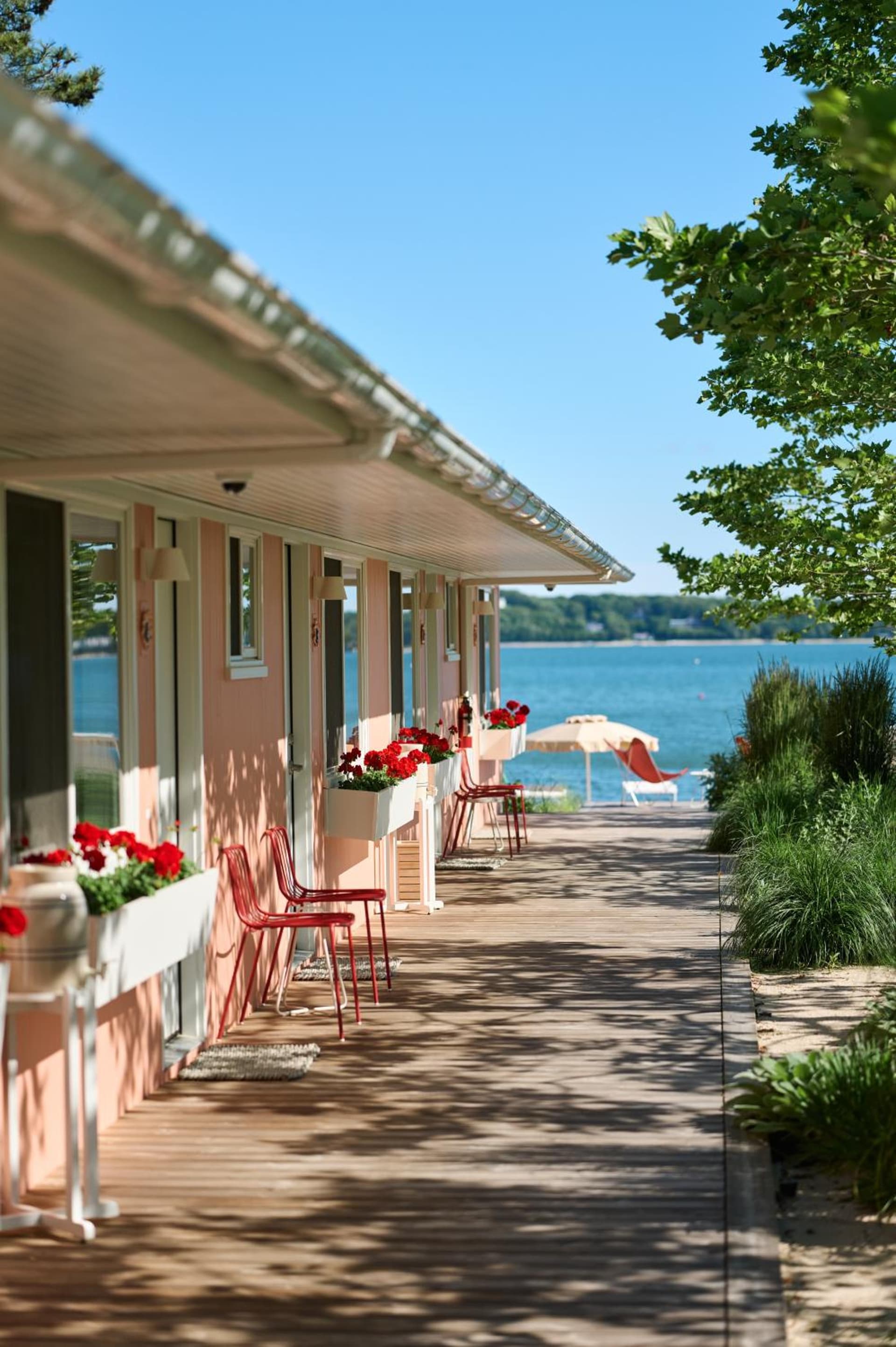 Silver Sands Motel & Beach Bungalows gallery photo in Greenport, NY — image 37