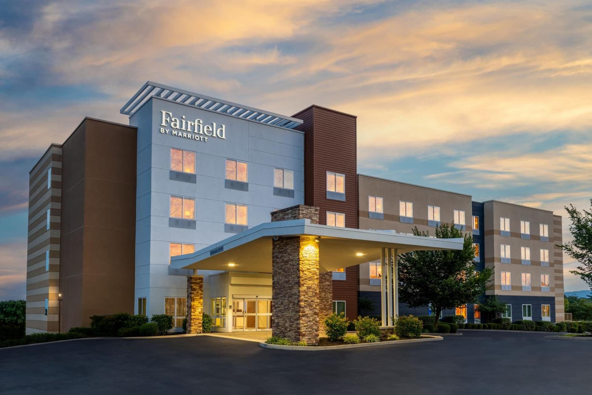 Fairfield Inn & Suites by Marriott Martinsburg interior in Martinsburg, WV — gallery photo 2