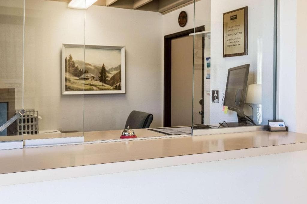 Rodeway Inn interior in Leadville, CO — gallery photo 2