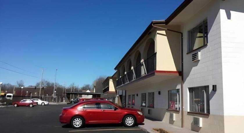 America's Best Inn Urbana Champaign interior in Champaign, IL — gallery photo 2