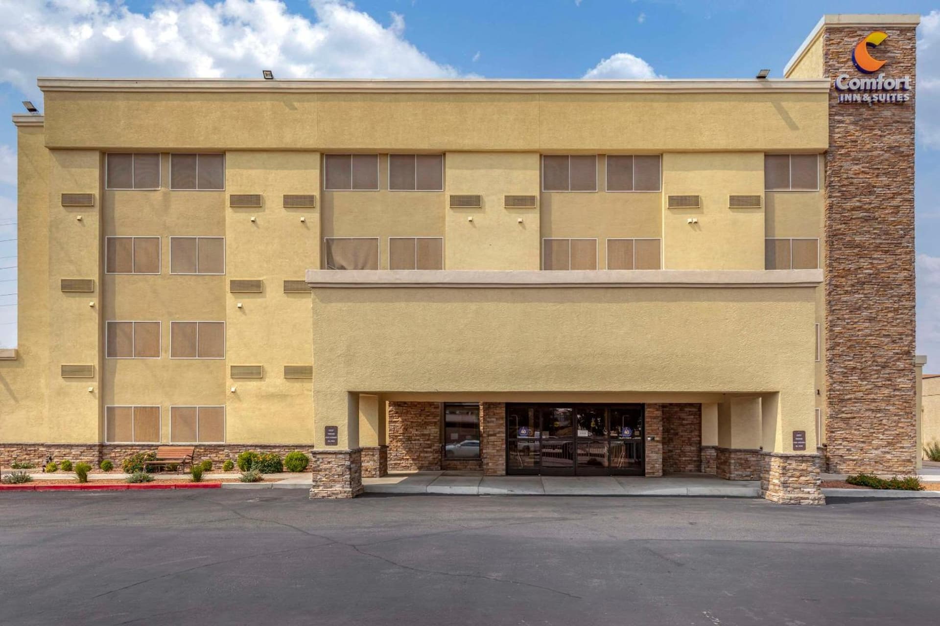 Comfort Inn & Suites Albuquerque Downtown interior in Albuquerque, NM — gallery photo 2
