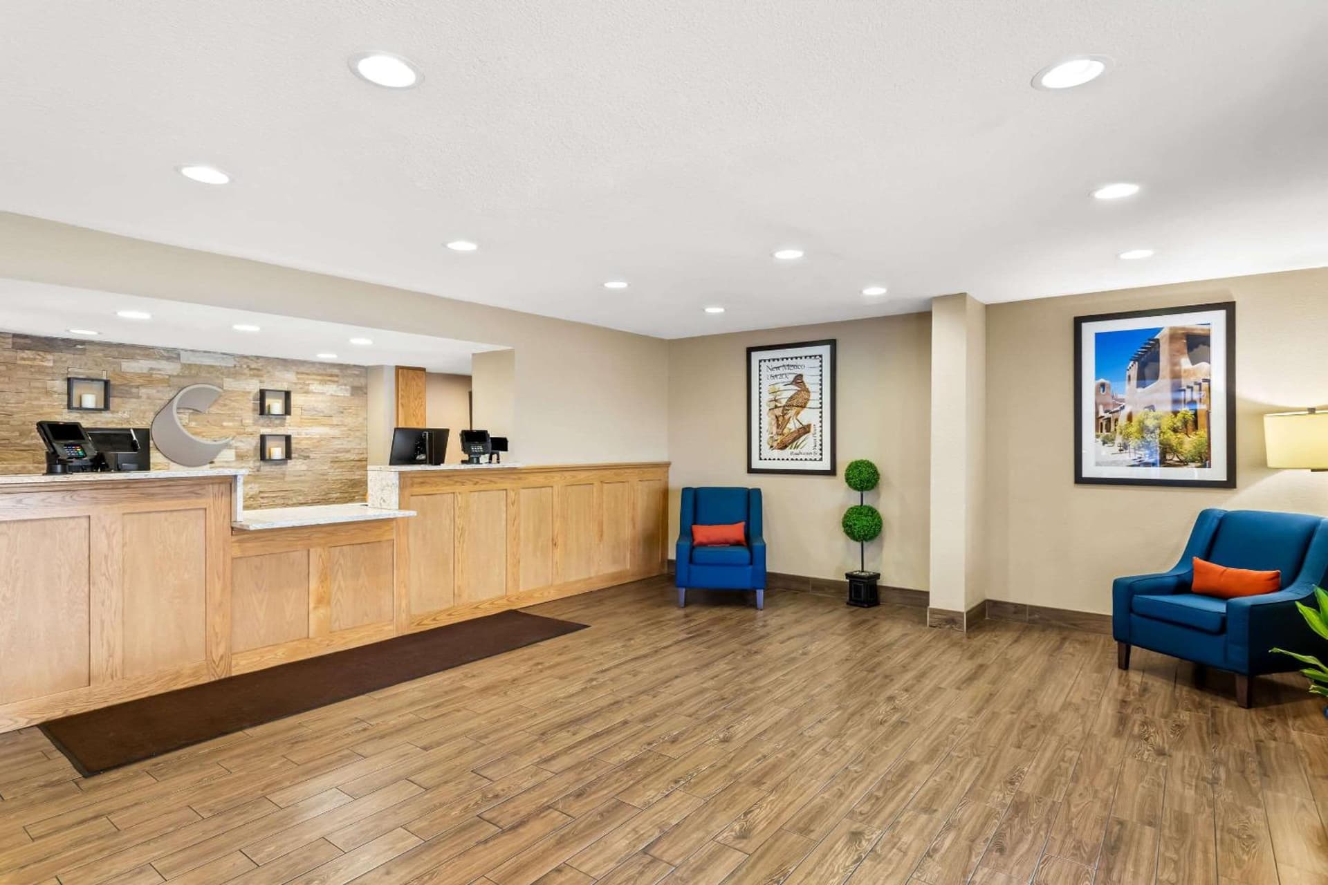 Comfort Inn & Suites Albuquerque Downtown property views in Albuquerque, NM — gallery photo 3