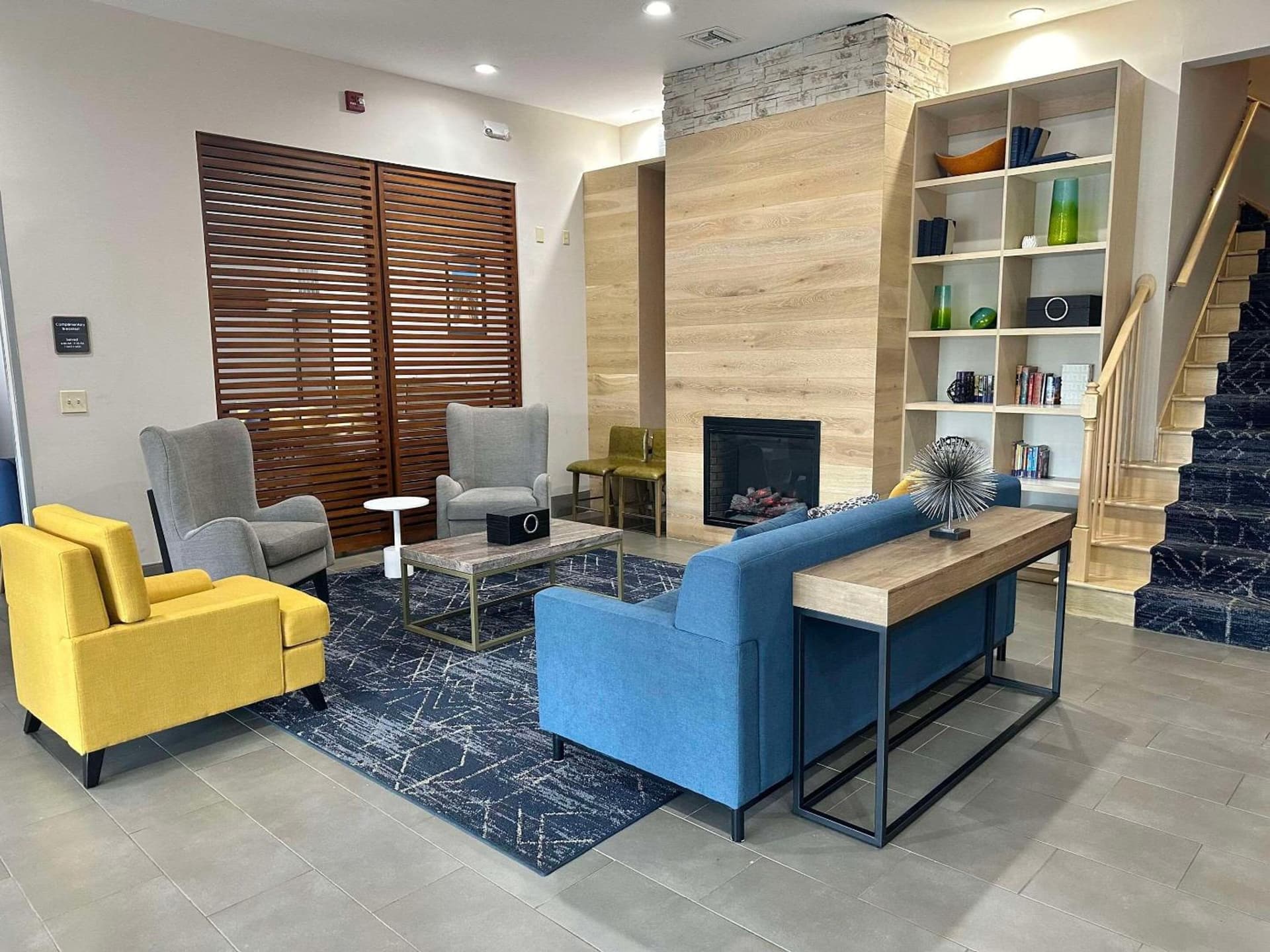 Comfort Inn & Suites Cartersville - Emerson Lake Point interior in Cartersville, GA — gallery photo 2