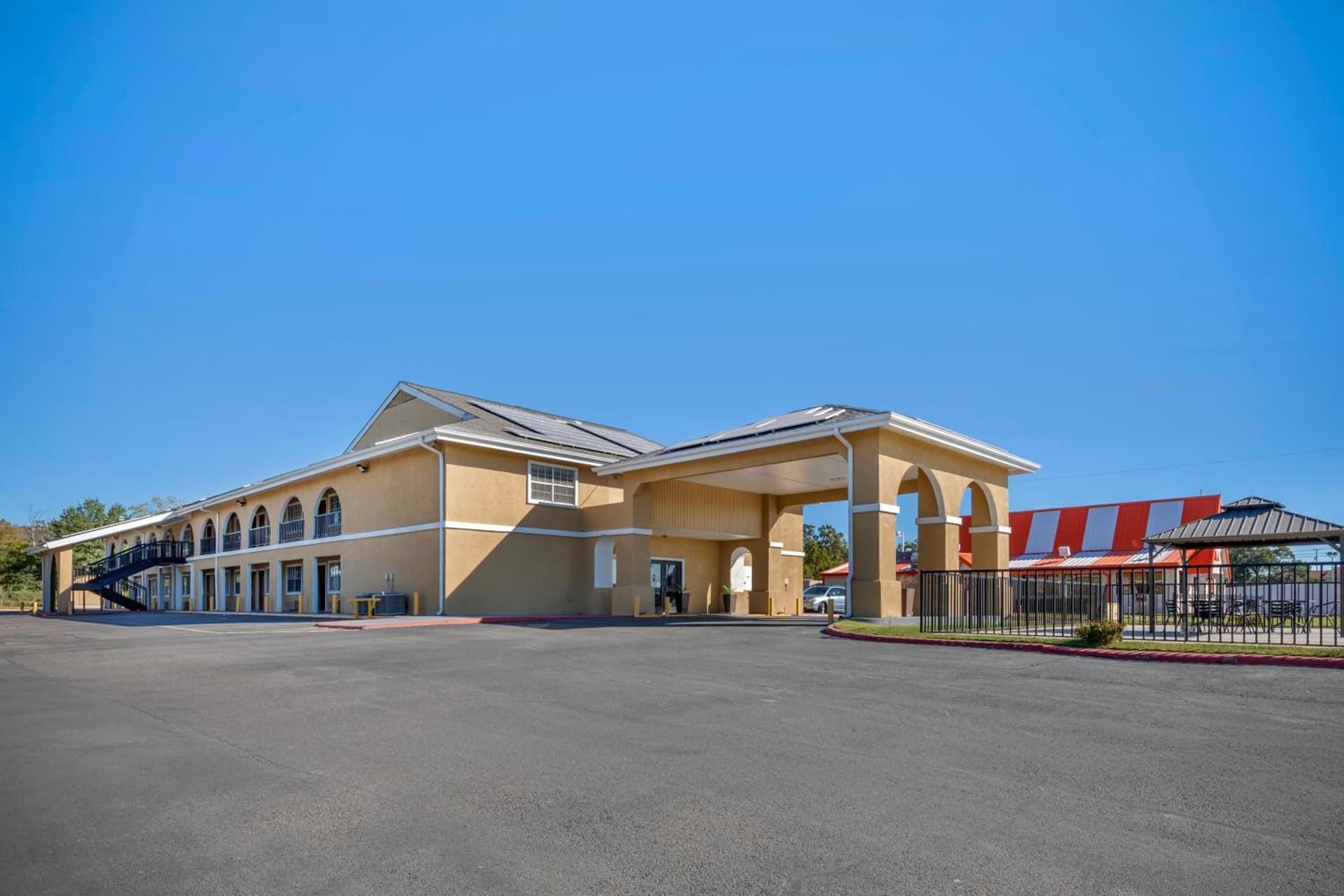 Red Roof Inn Canton property views in Canton, TX — gallery photo 3