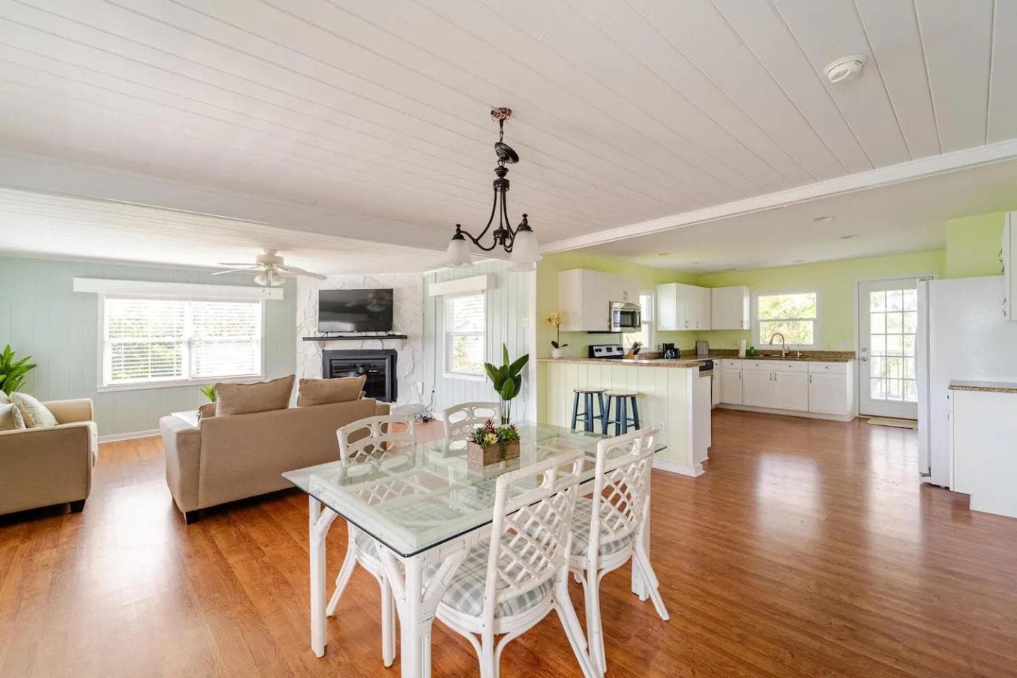 Private Rooms In Bradenton - Close to Sarasota property views in Bradenton, FL — gallery photo 3