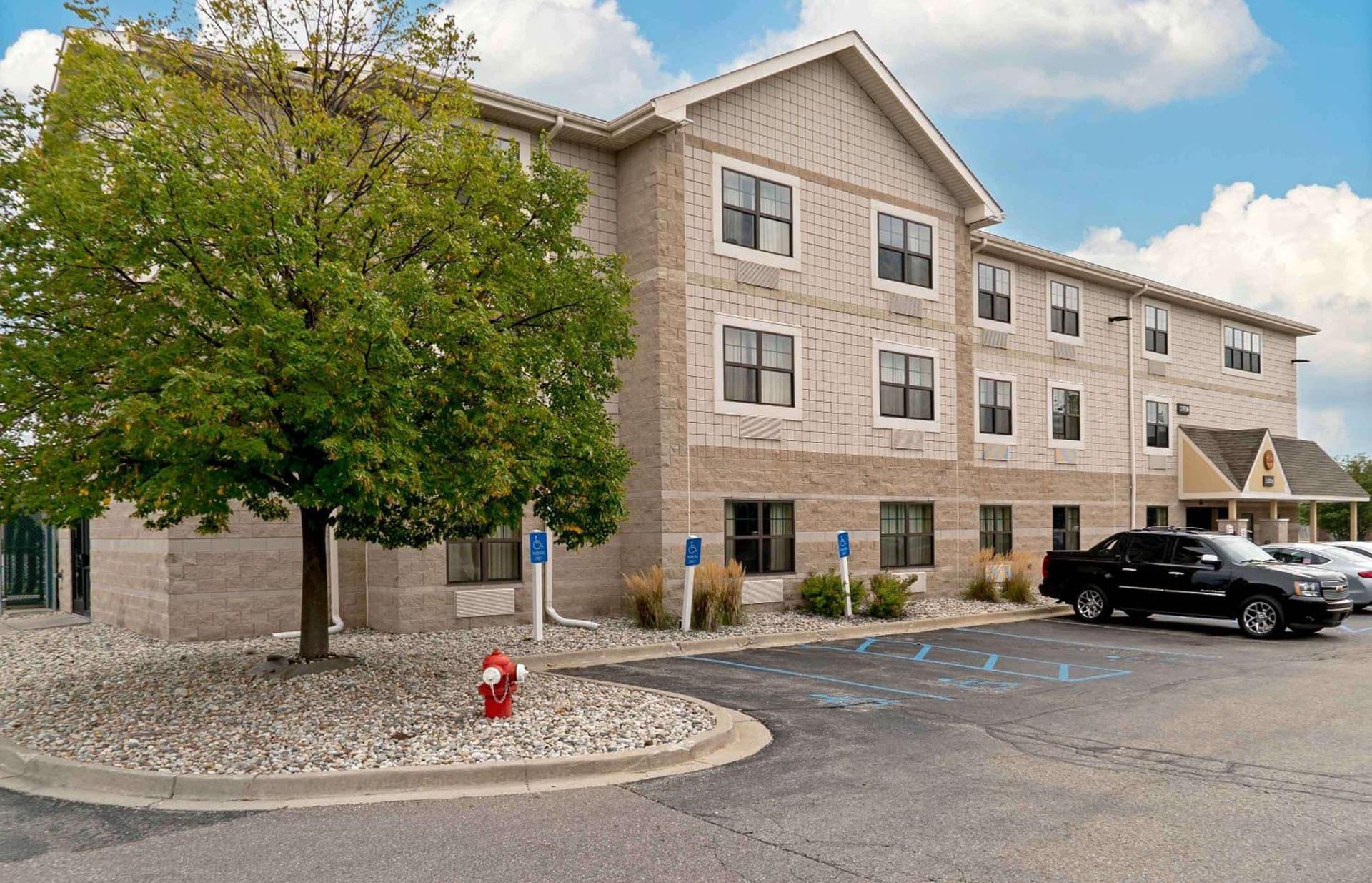 Extended Stay America Suites - Detroit - Madison Heights interior in Madison Heights, MI — gallery photo 2