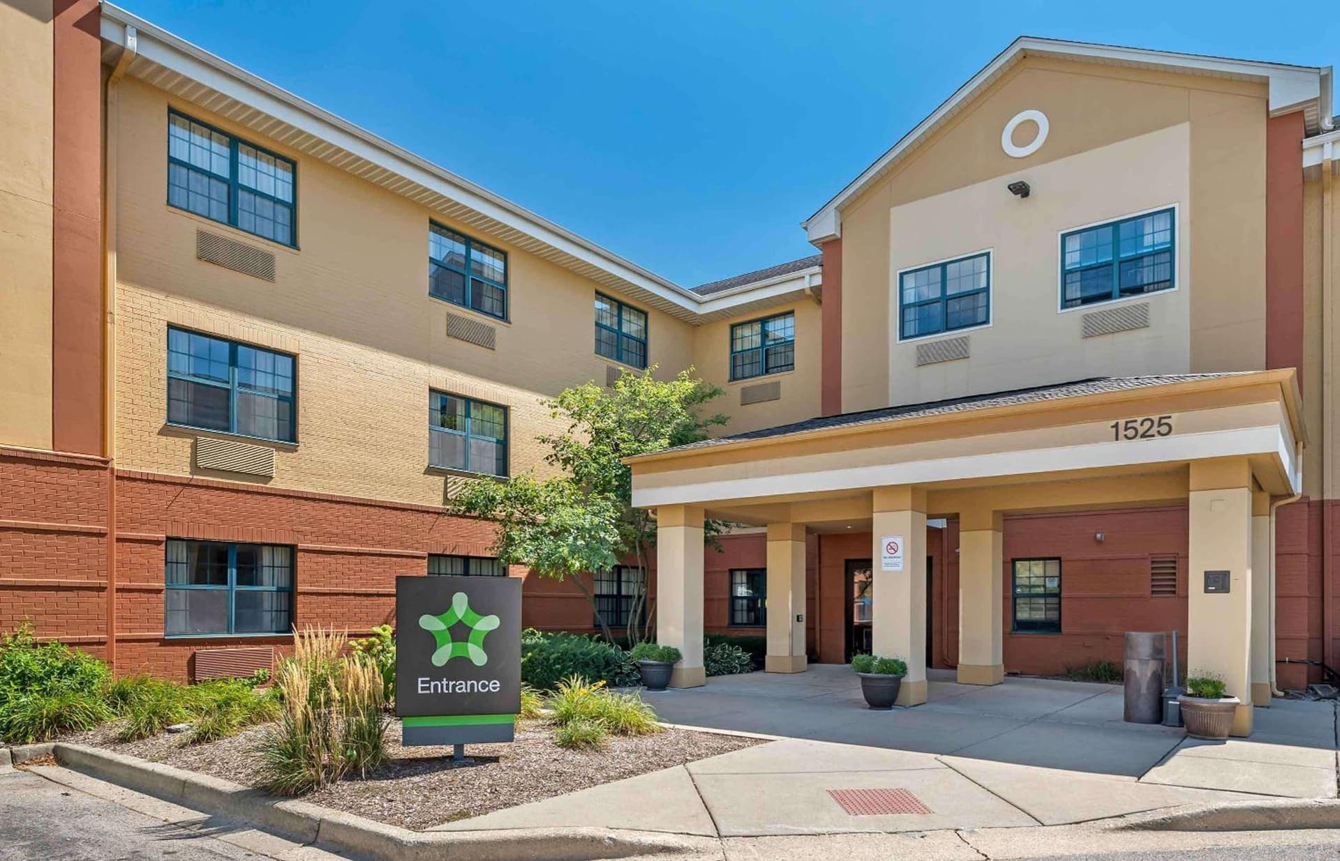 Extended Stay America Suites - Chicago - Buffalo Grove - Deerfield featured exterior or lobby in Riverwoods, IL — similar hotel
