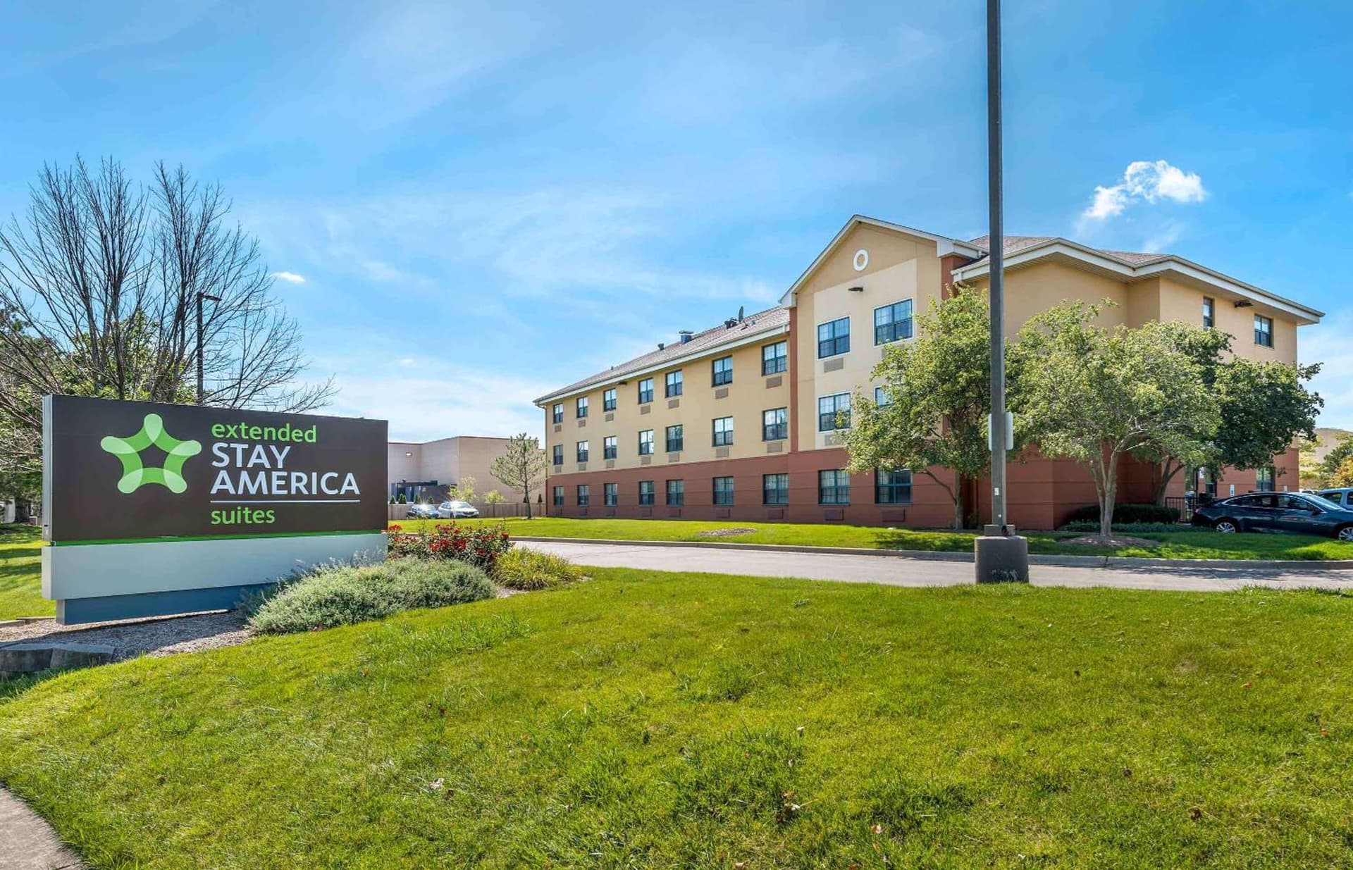Extended Stay America Suites - Chicago - Buffalo Grove - Deerfield interior in Riverwoods, IL — gallery photo 2