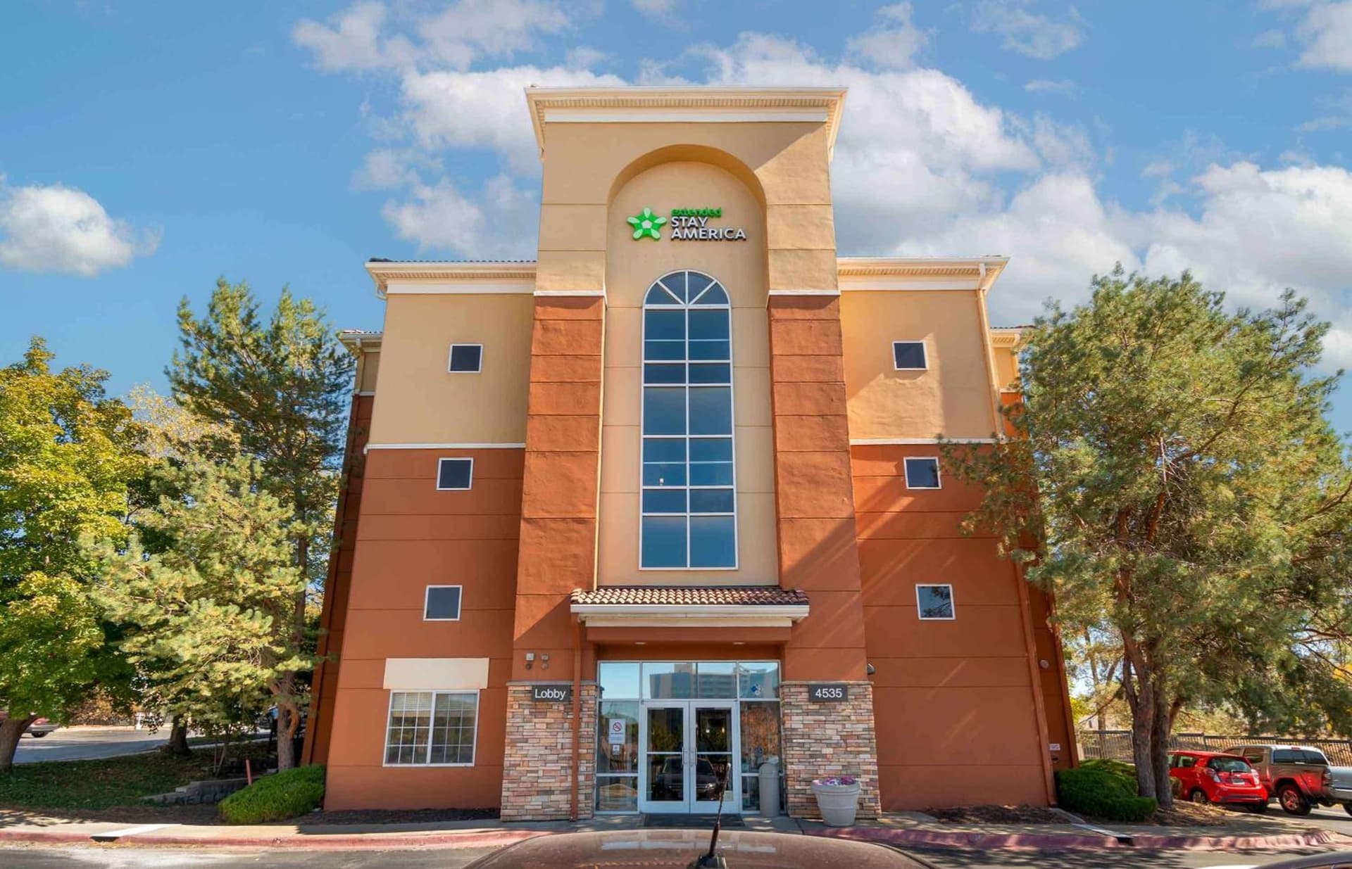 Extended Stay America Suites - Kansas City - Country Club Plaza property views in Kansas City, MO — gallery photo 3