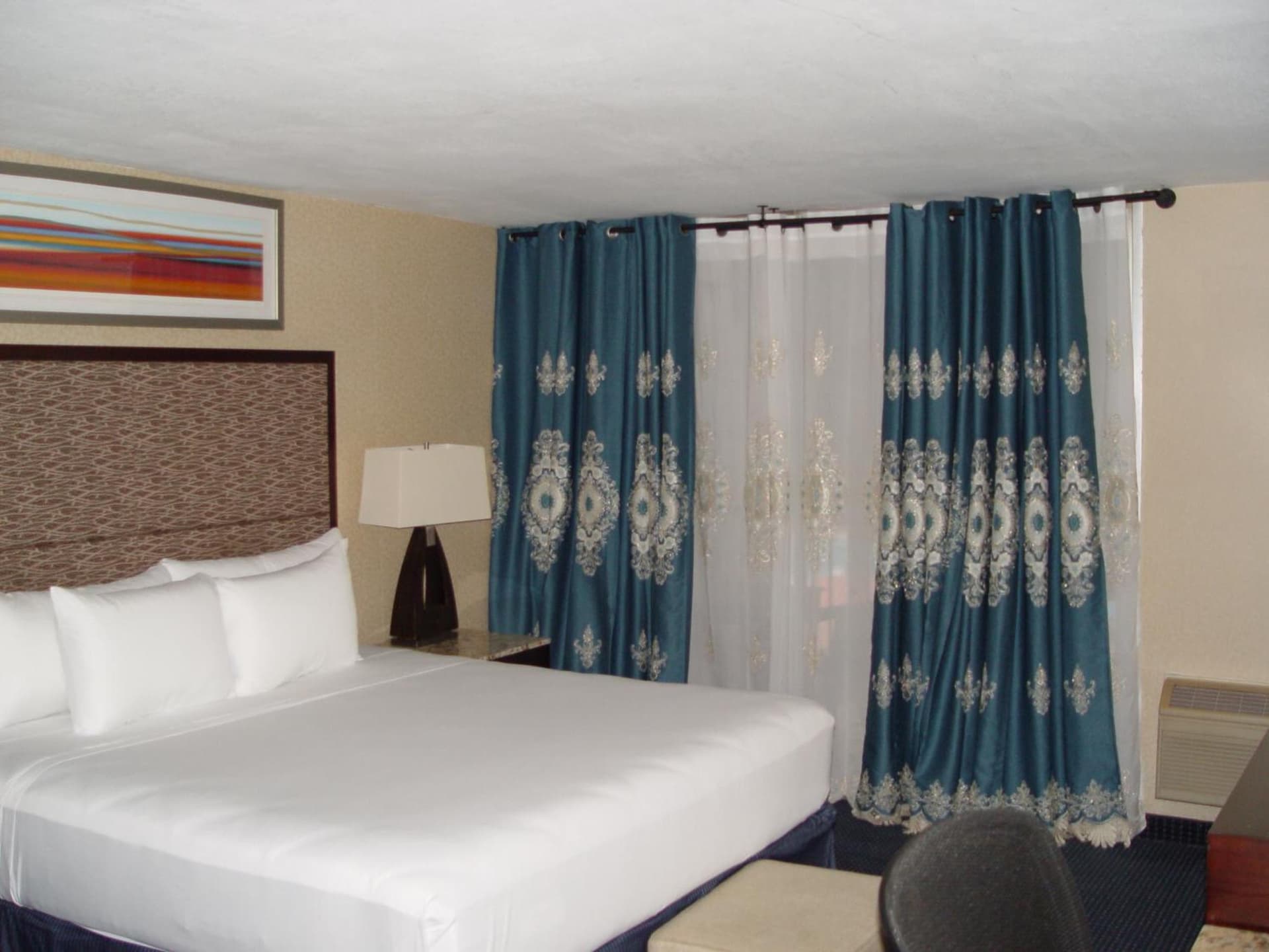 Clarion Hotel Bakersfield North gallery photo in Bakersfield, CA — image 102