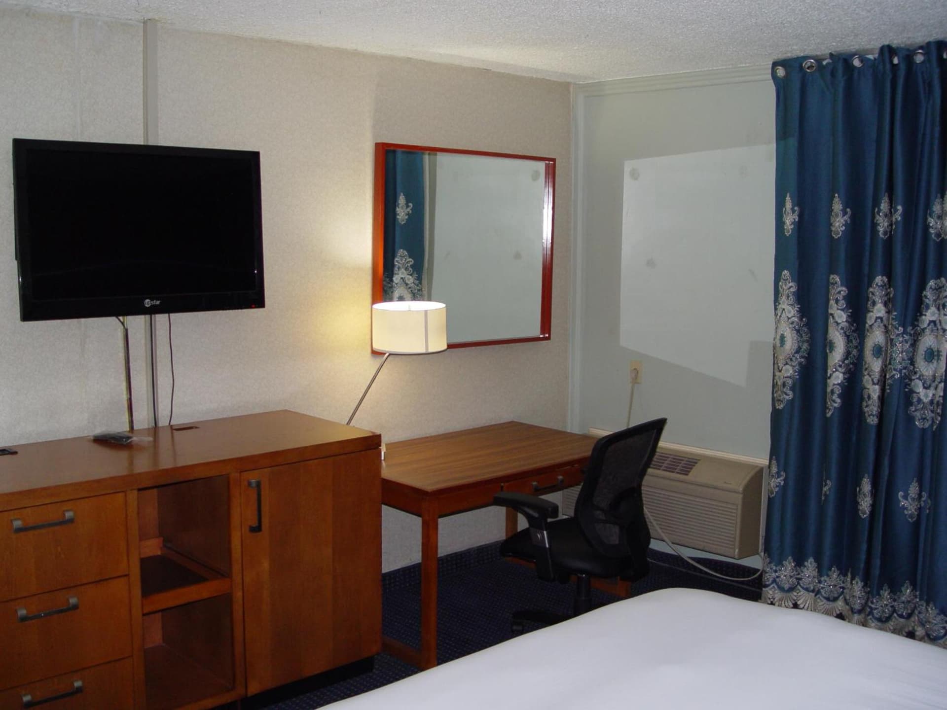 Clarion Hotel Bakersfield North gallery photo in Bakersfield, CA — image 74