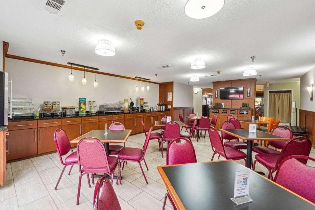 Quality Inn & Suites gallery photo in Dawsonville, GA — image 19