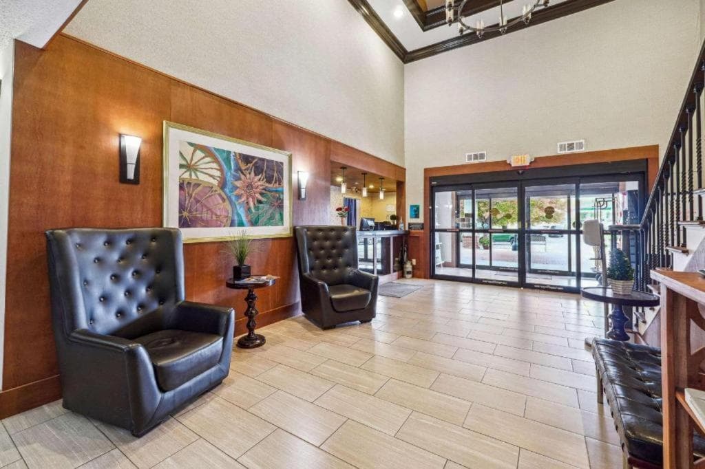 Quality Inn & Suites interior in Dawsonville, GA — gallery photo 2