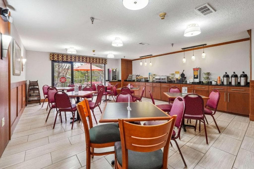 Quality Inn & Suites gallery photo in Dawsonville, GA — image 17